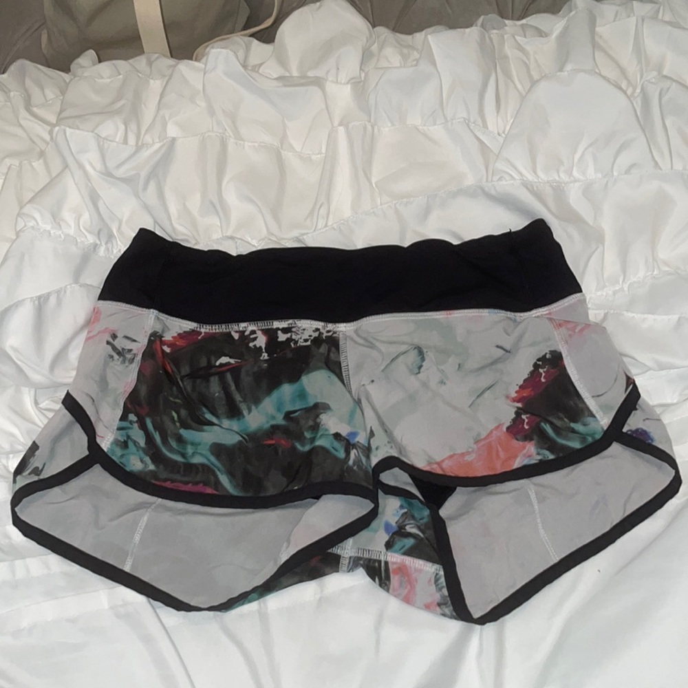 LULULEMON SHORTS